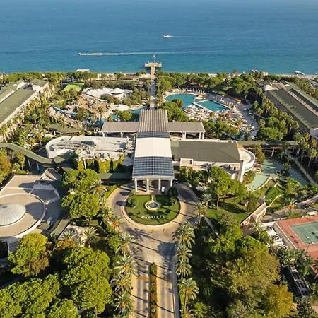 מלון Dobedan World Palace 