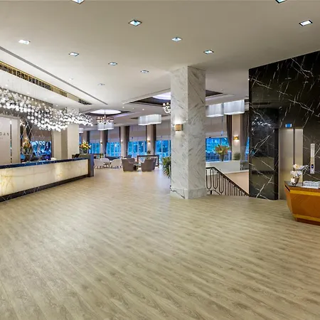 מלון Dobedan World Palace 
