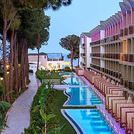 Hotel Dobedan World Palace 